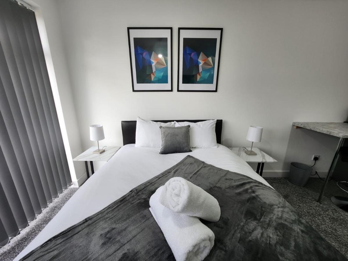 4 Bedroom 2 Bathroom Shared House - Near Bhx And Nec バーミンガム エクステリア 写真