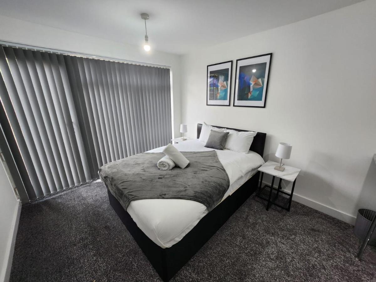 4 Bedroom 2 Bathroom Shared House - Near Bhx And Nec バーミンガム エクステリア 写真