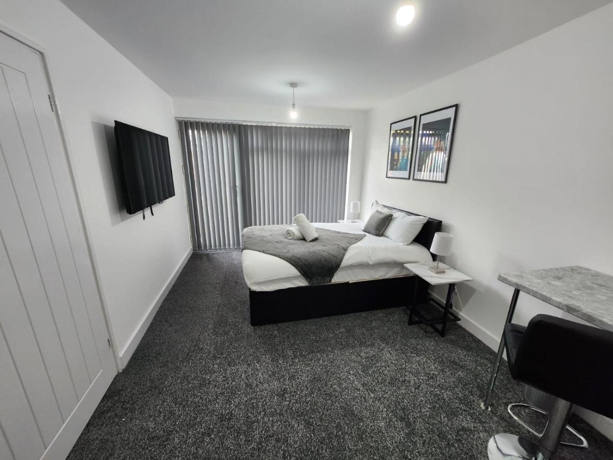 4 Bedroom 2 Bathroom Shared House - Near Bhx And Nec バーミンガム エクステリア 写真