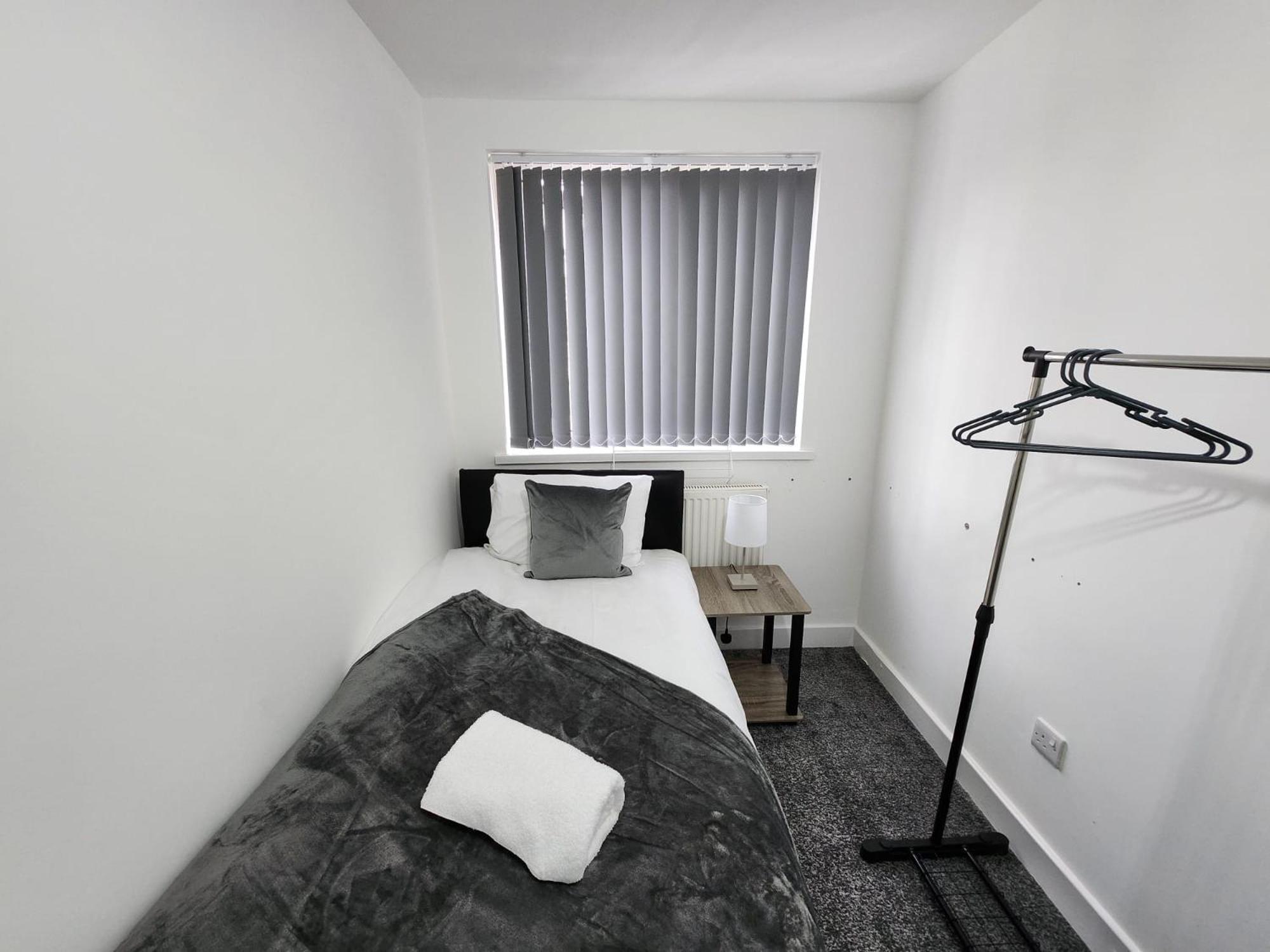 4 Bedroom 2 Bathroom Shared House - Near Bhx And Nec バーミンガム エクステリア 写真