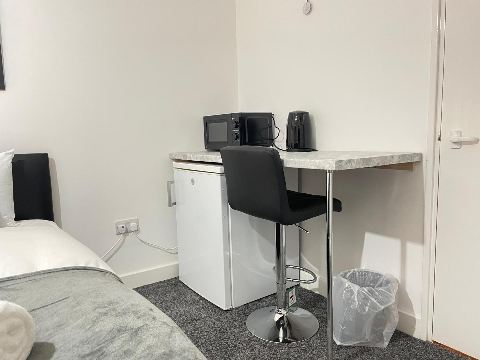 4 Bedroom 2 Bathroom Shared House - Near Bhx And Nec バーミンガム エクステリア 写真