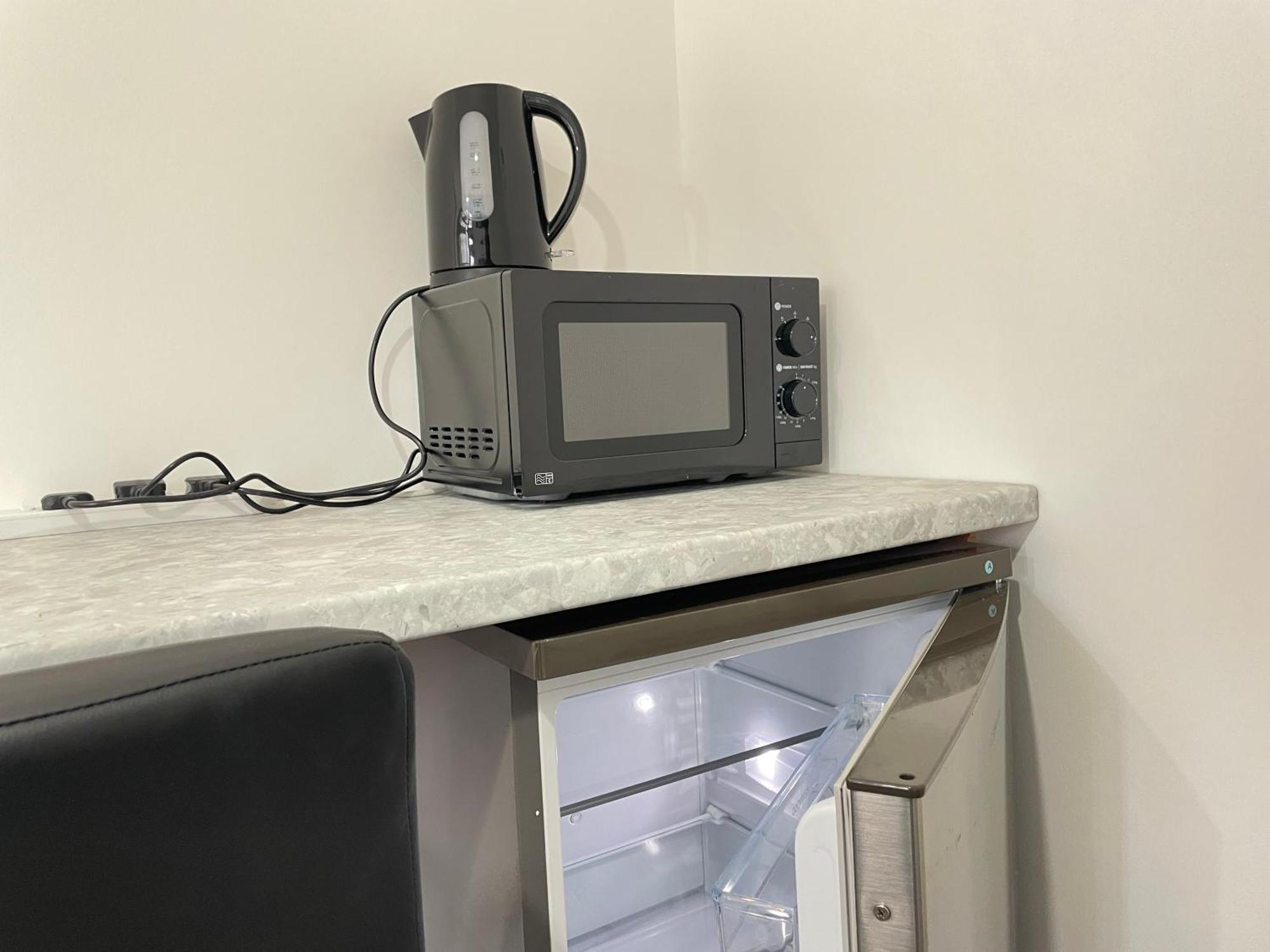 4 Bedroom 2 Bathroom Shared House - Near Bhx And Nec バーミンガム エクステリア 写真