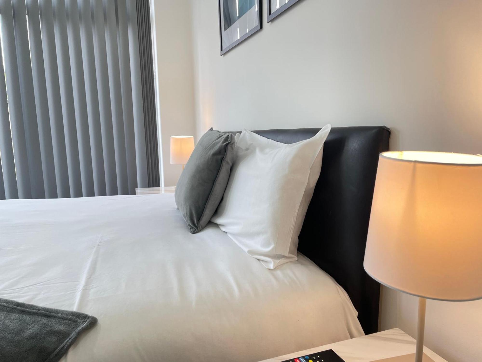 4 Bedroom 2 Bathroom Shared House - Near Bhx And Nec バーミンガム エクステリア 写真