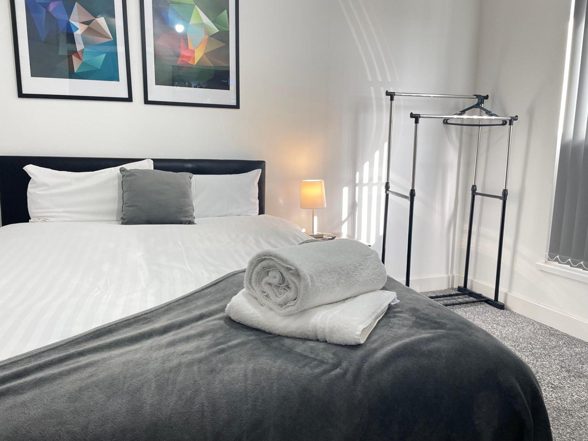 4 Bedroom 2 Bathroom Shared House - Near Bhx And Nec バーミンガム エクステリア 写真