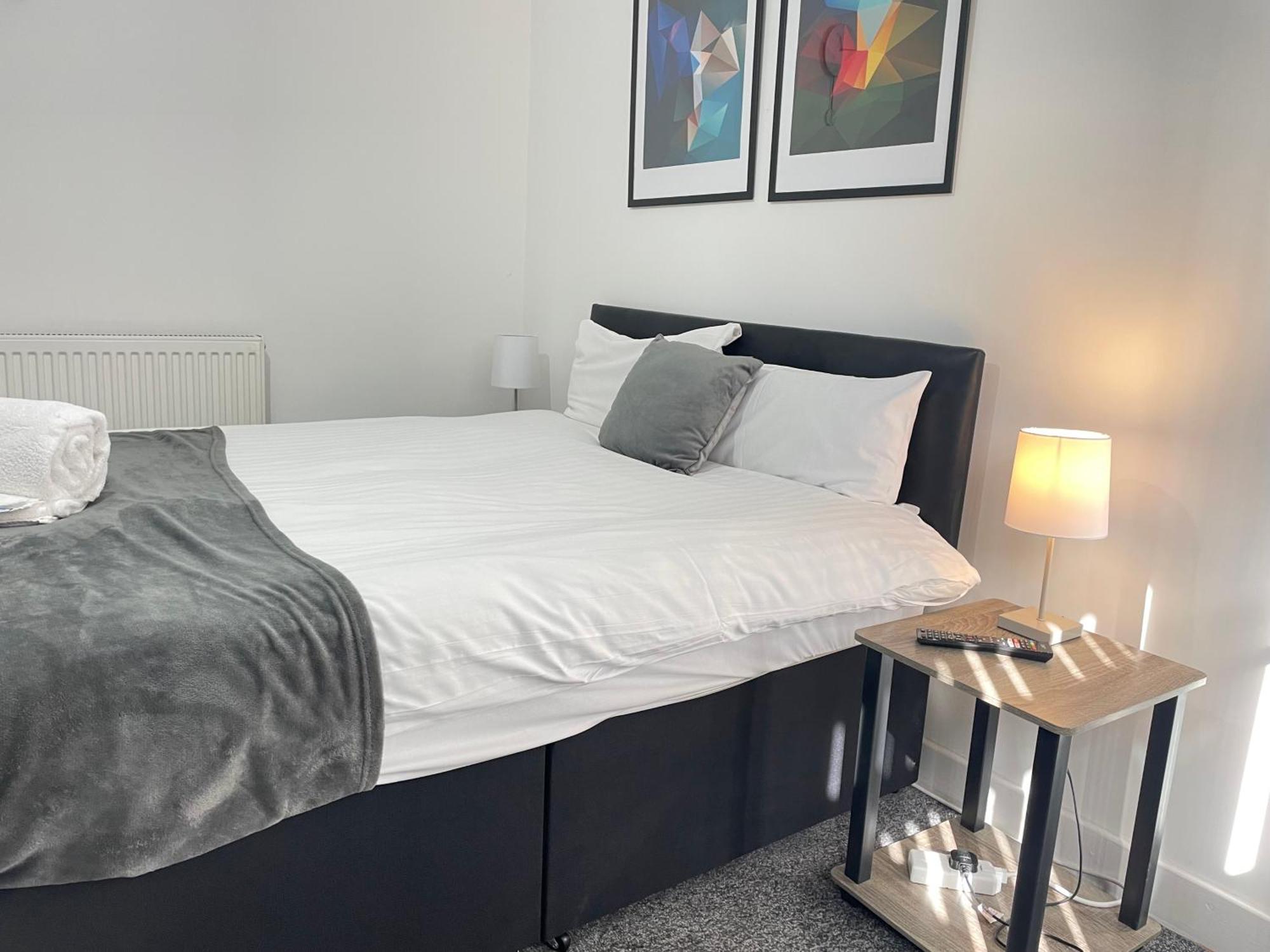 4 Bedroom 2 Bathroom Shared House - Near Bhx And Nec バーミンガム エクステリア 写真