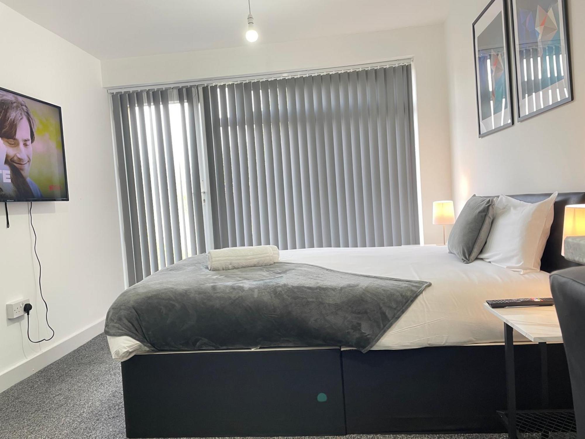 4 Bedroom 2 Bathroom Shared House - Near Bhx And Nec バーミンガム エクステリア 写真