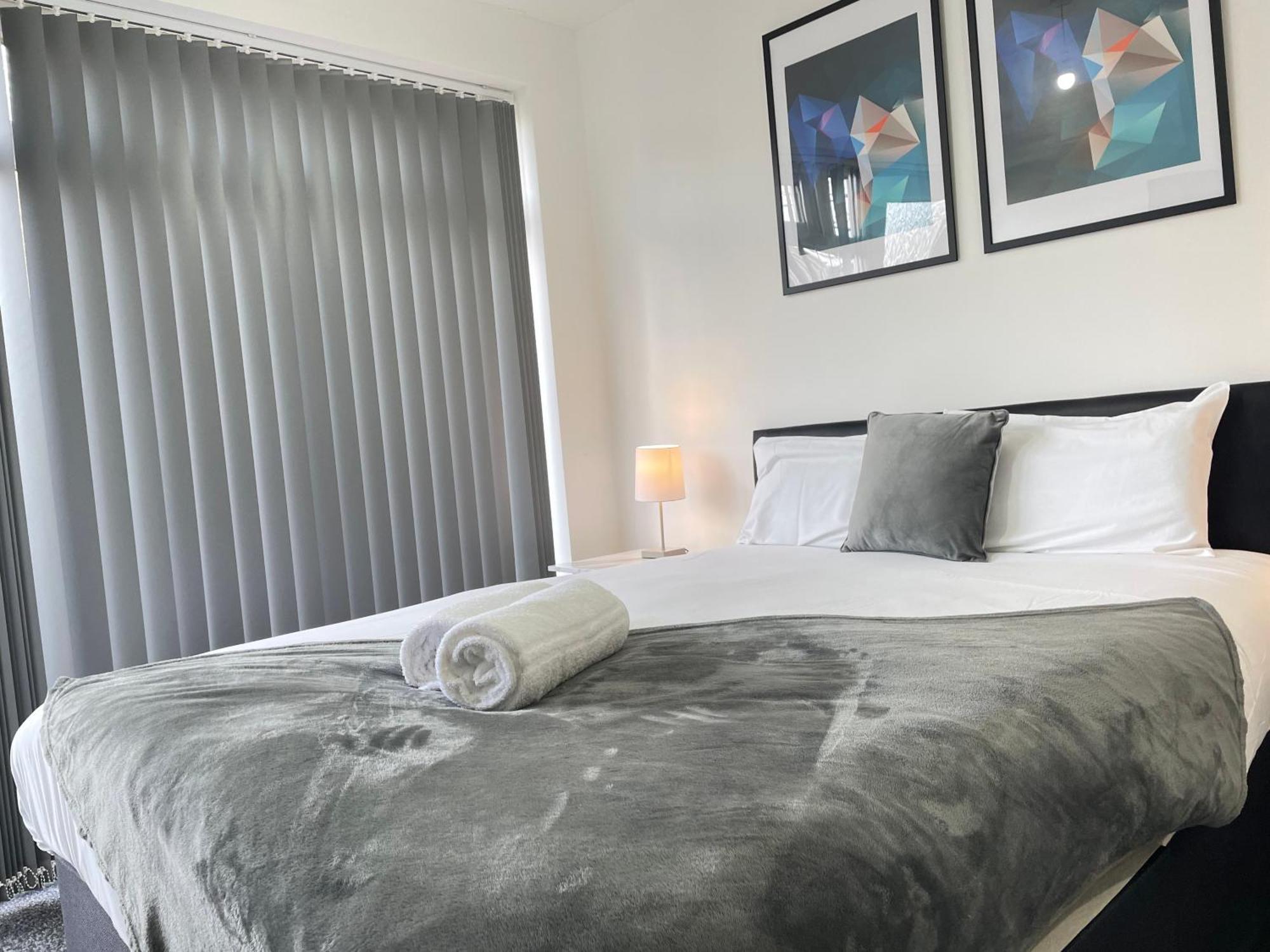 4 Bedroom 2 Bathroom Shared House - Near Bhx And Nec バーミンガム エクステリア 写真