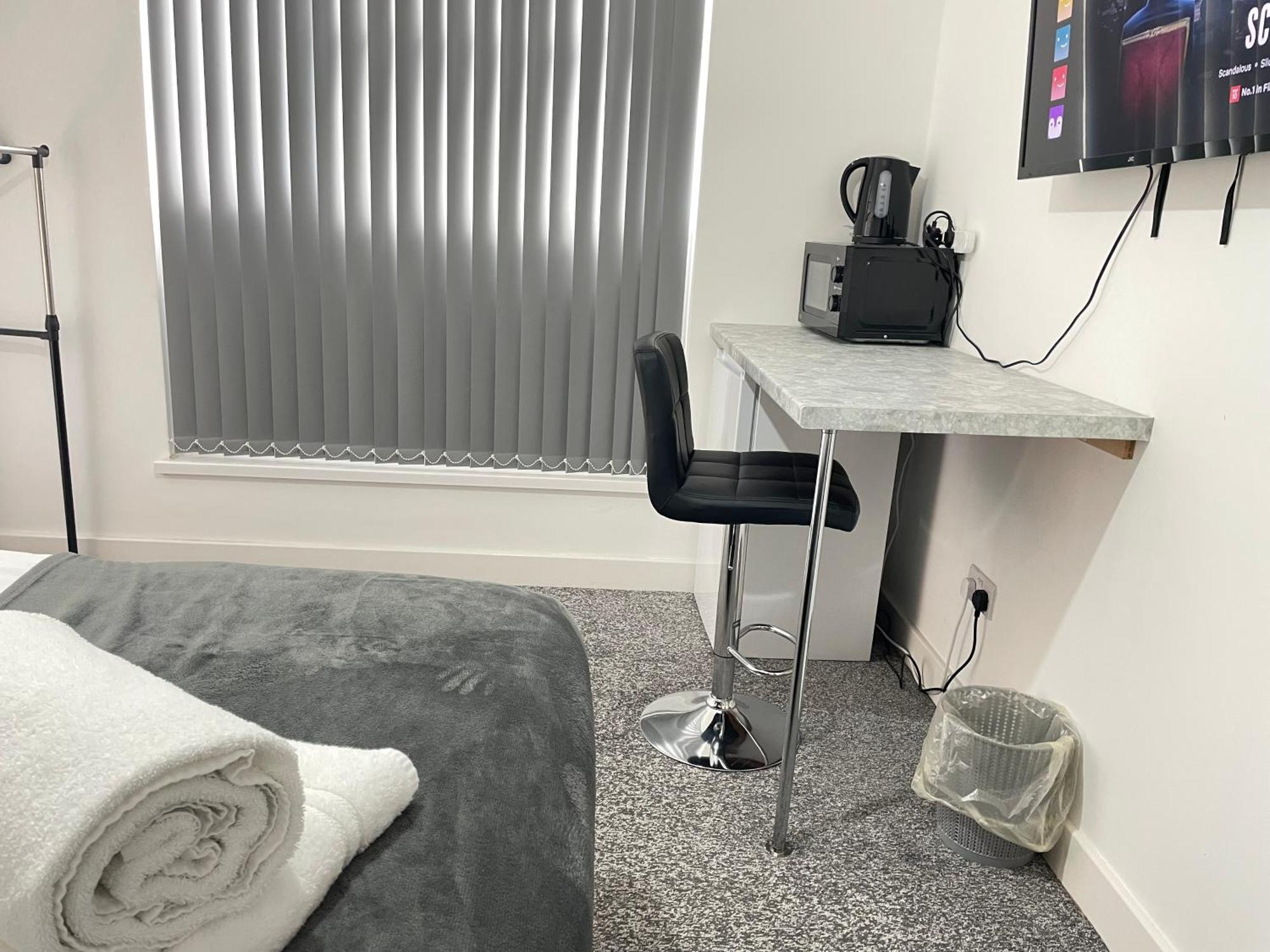 4 Bedroom 2 Bathroom Shared House - Near Bhx And Nec バーミンガム エクステリア 写真